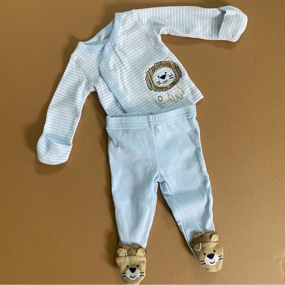 The Cutest NewBorn Outfit by Carter’s, Lion Theme in Baby Blue & White Size NB
